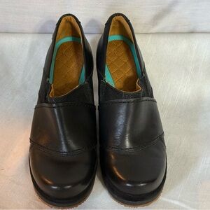 Mozo Divine Black Leather Wedge Slip Resistant Comfort Shoes Size 8 NWOT